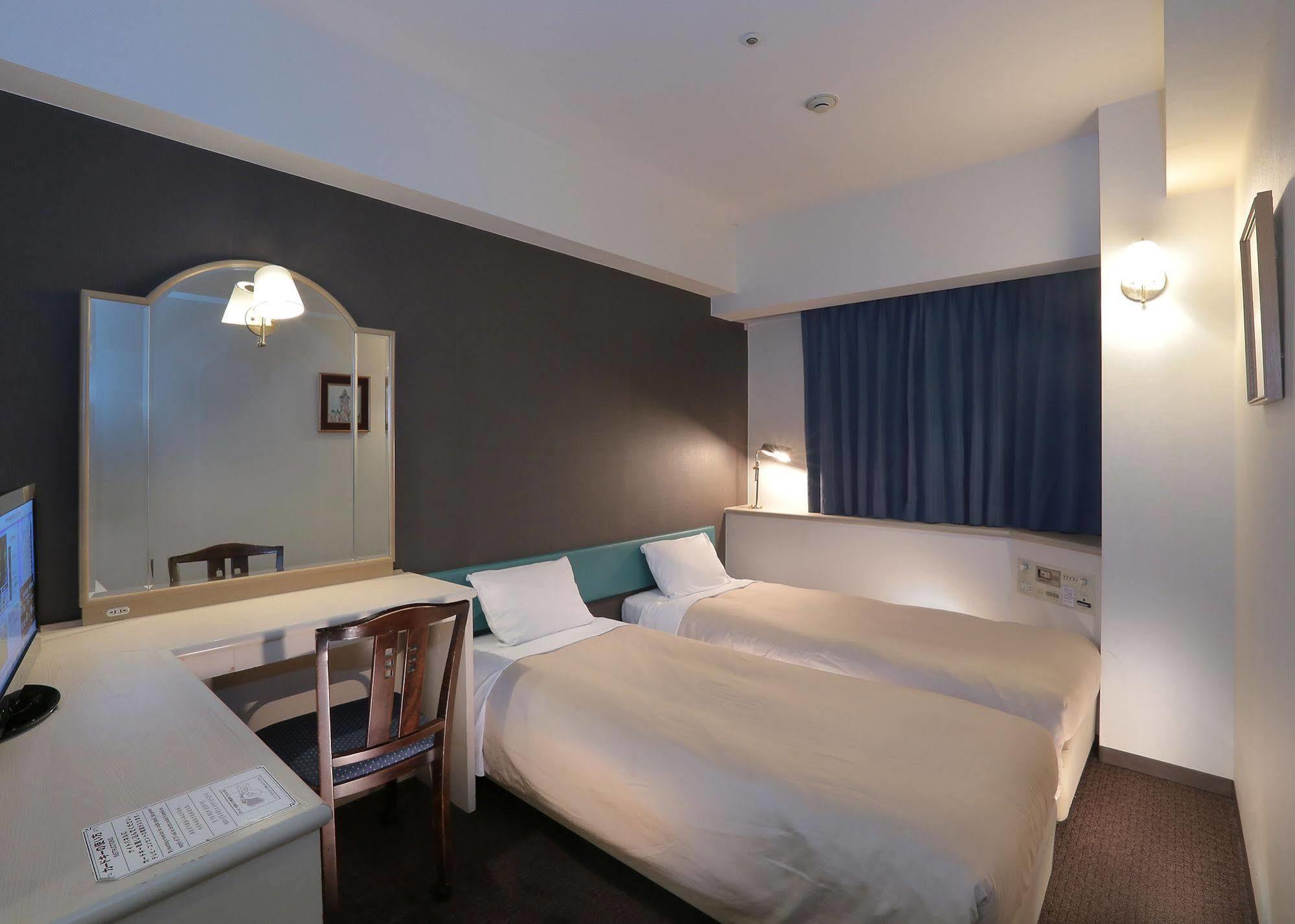 Yokohama Isezakicho Washington Hotel Екстер'єр фото